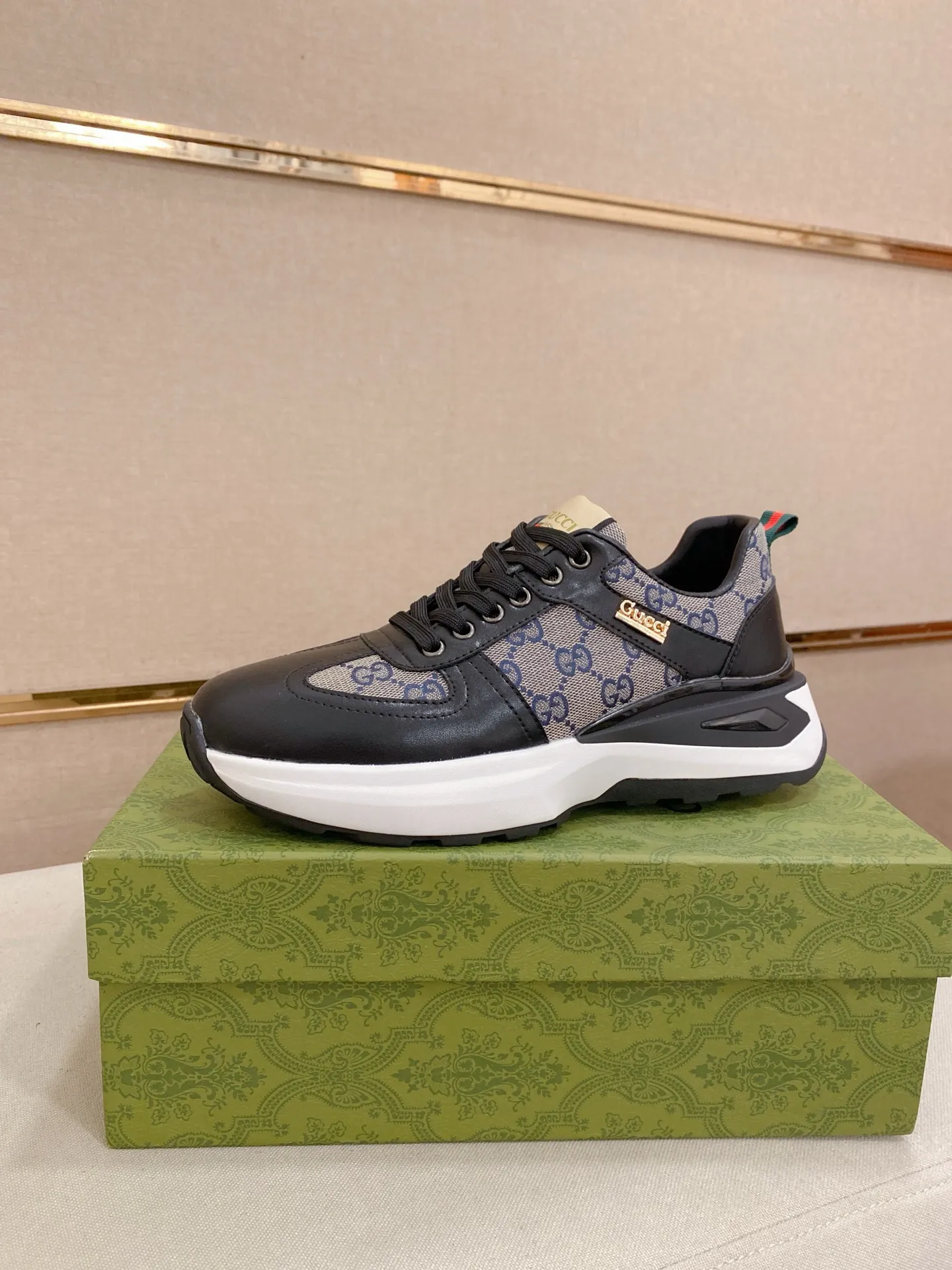 Factory price 462💰New GUCCI (Gucci) counters are launched simultaneously, new men's shoes, 😘fabrics are selected imported cowhide, lining: sheepskin lining. 👍🏿 High-end ☄️ air-cushion molded anti-slip rubber outsole, exquisite lines, simple and elegant, comfortable and high-end for leisure travel. Code number: 38 to 44 (45 can be customized and cannot be returned or exchanged)